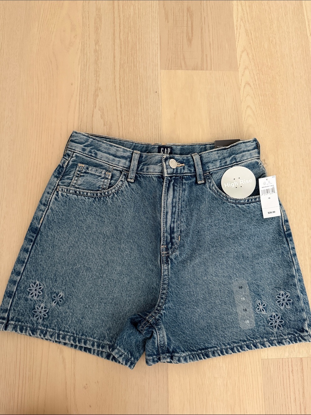 NWT GAP High-Rise Denim Shorts in Light Blue with Floral Embroidery